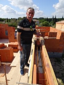 Montage des murs de la maison et du garage en brique Bio'Bric BGV3+