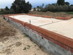 Montage des murs de la maison et du garage en brique Bio'Bric BGV3+