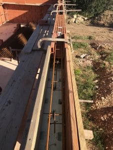 Montage des murs de la maison et du garage en brique Bio'Bric BGV3+
