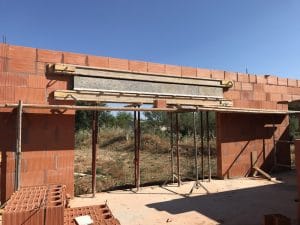 Montage des murs de la maison et du garage en brique Bio'Bric BGV3+