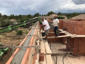 Montage des murs de la maison et du garage en brique Bio'Bric BGV3+